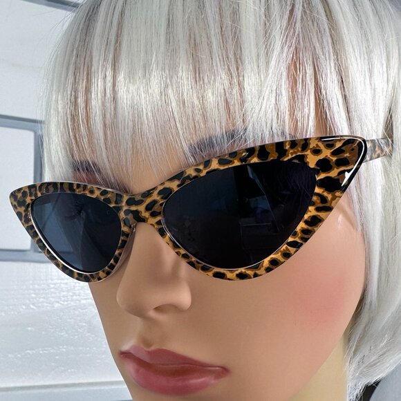 Leopard Print Sunglasses - Picture 2 of 8